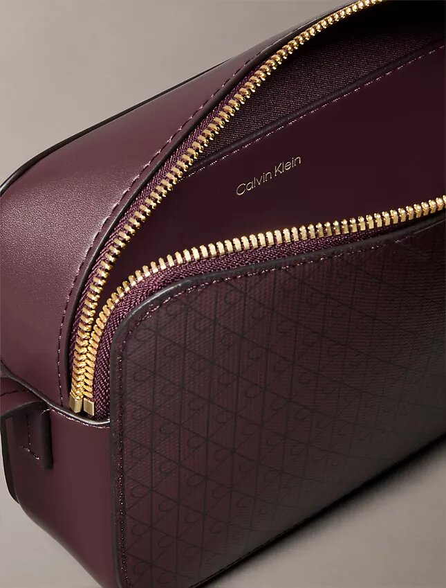 Bolso para cámara con logotipo en todo el diseño Bolso para cámara con logotipo en todo el diseño