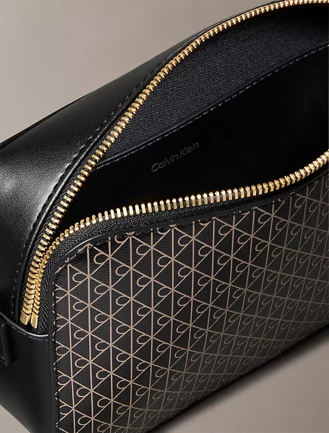 Bolso para cámara con logotipo en todo el diseño Bolso para cámara con logotipo en todo el diseño