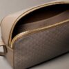 Bolso para cámara con logotipo en todo el diseño Bolso para cámara con logotipo en todo el diseño