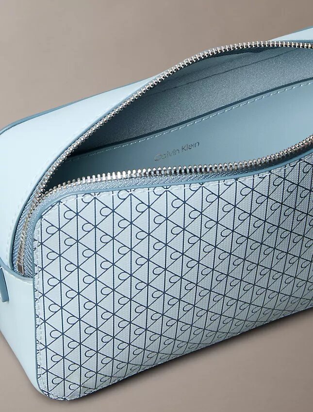 Bolso para cámara con logotipo en todo el diseño Bolso para cámara con logotipo en todo el diseño