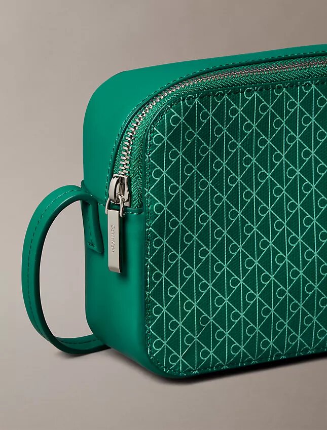 Bolso para cámara con logotipo en todo el diseño Bolso para cámara con logotipo en todo el diseño
