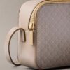 Bolso para cámara con logotipo en todo el diseño Bolso para cámara con logotipo en todo el diseño