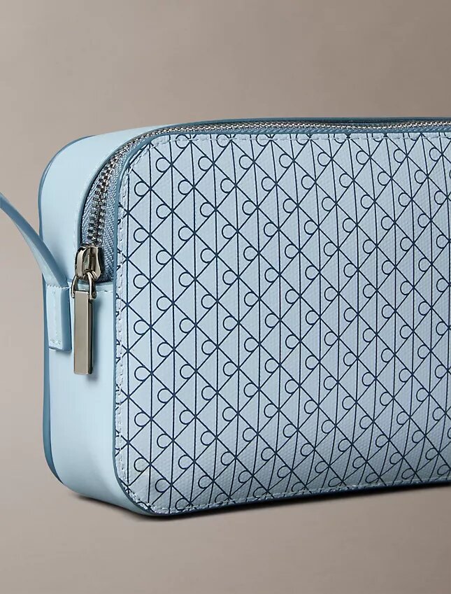 Bolso para cámara con logotipo en todo el diseño Bolso para cámara con logotipo en todo el diseño