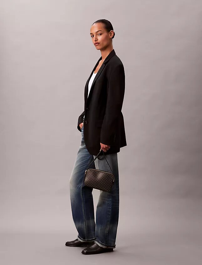 Bolso para cámara con logotipo en todo el diseño Bolso para cámara con logotipo en todo el diseño