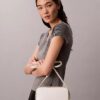 Bolso para cámara con logotipo en todo el diseño Bolso para cámara con logotipo en todo el diseño