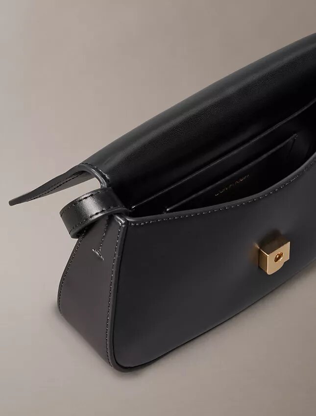 Bolso para cámara con solapa y Monogram Bolso para cámara con solapa y Monogram