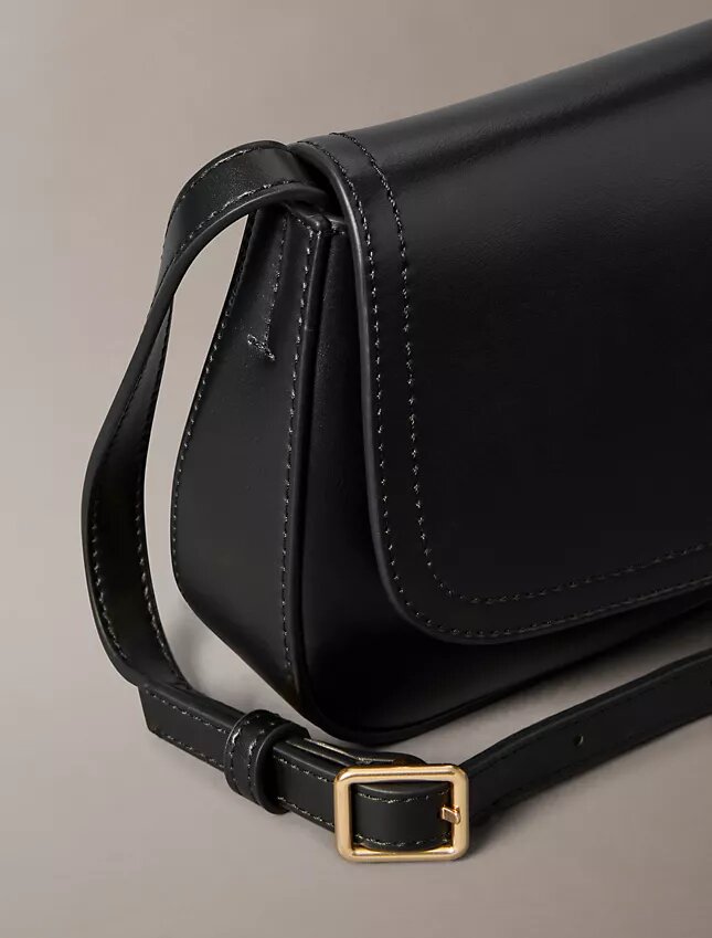 Bolso para cámara con solapa y Monogram Bolso para cámara con solapa y Monogram