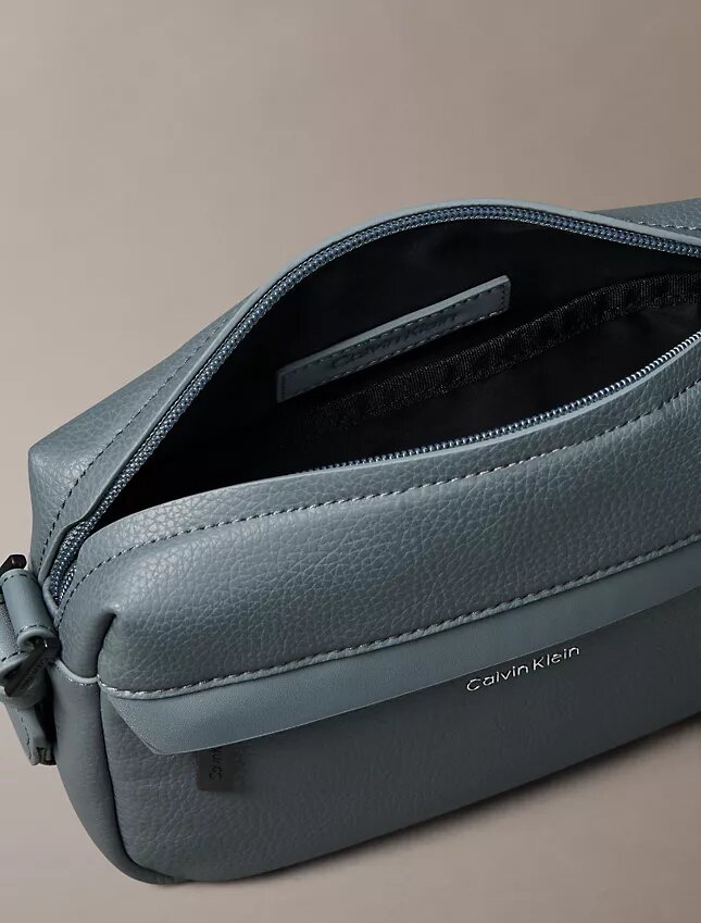 Bolso para cámara con textura granulada Bolso para cámara con textura granulada
