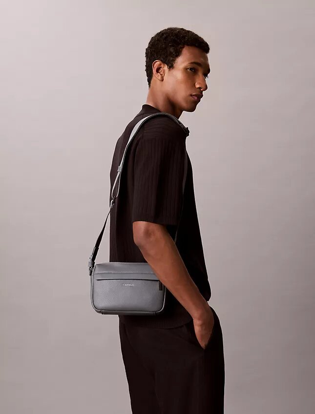 Bolso para cámara con textura granulada Bolso para cámara con textura granulada
