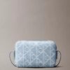 Bolso para cámara de Denim con logotipo en todo el diseño Bolso para cámara de Denim con logotipo en todo el diseño