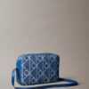 Bolso para cámara de Denim con logotipo en todo el diseño Bolso para cámara de Denim con logotipo en todo el diseño