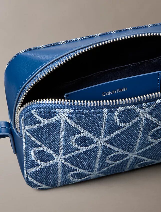 Bolso para cámara de Denim con logotipo en todo el diseño Bolso para cámara de Denim con logotipo en todo el diseño