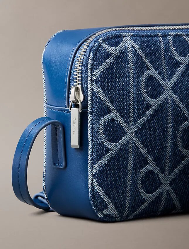 Bolso para cámara de Denim con logotipo en todo el diseño Bolso para cámara de Denim con logotipo en todo el diseño