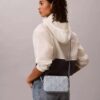 Bolso para cámara de Denim con logotipo en todo el diseño Bolso para cámara de Denim con logotipo en todo el diseño