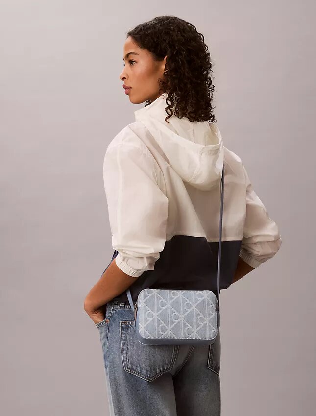 Bolso para cámara de Denim con logotipo en todo el diseño Bolso para cámara de Denim con logotipo en todo el diseño