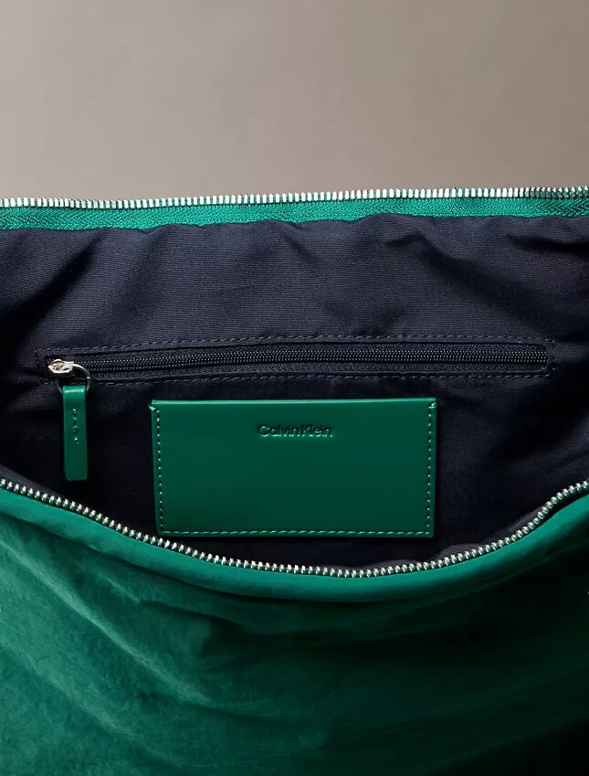 Bolso pequeño Crescent de nailon Bolso pequeño Crescent de nailon