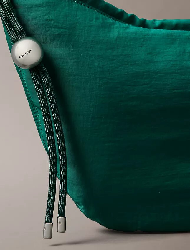 Bolso pequeño Crescent de nailon Bolso pequeño Crescent de nailon