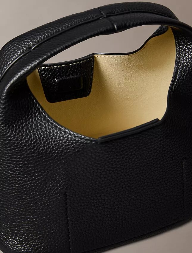 Bolso pequeño holgado con textura granulada Bolso pequeño holgado con textura granulada