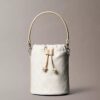 Bolso tipo cubo con monograma integral