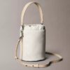 Bolso tipo cubo con monograma integral