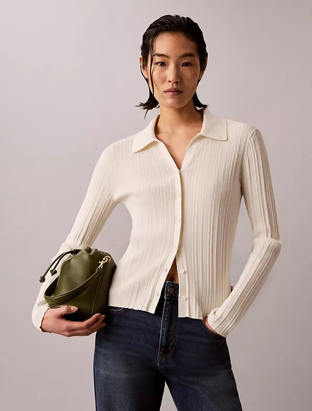 Bolso tipo cubo con textura granulada Bolso tipo cubo con textura granulada