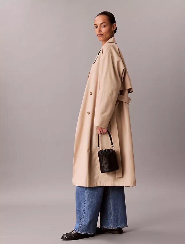 Bolso tipo cubo con textura granulada Bolso tipo cubo con textura granulada