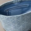 Bolso tipo cubo de Denim con el logotipo Emblem Logo por toda la superficie Bolso tipo cubo de Denim con el logotipo Emblem Logo por toda la superficie