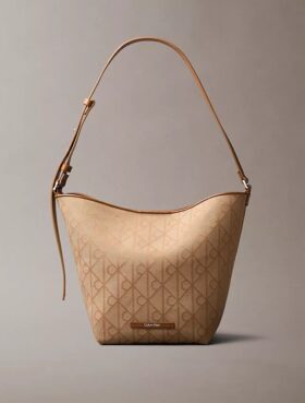 Bolso tipo cubo de jacquard con el logotipo del emblema por toda la superficie y bolsillo interior