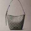 Bolso tipo cubo de jacquard con el logotipo del emblema por toda la superficie y bolsillo interior Bolso tipo cubo de jacquard con el logotipo del emblema por toda la superficie y bolsillo interior