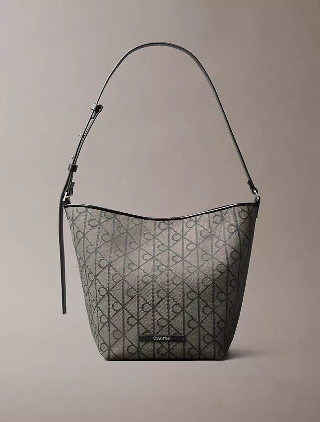 Bolso tipo cubo de jacquard con el logotipo del emblema por toda la superficie y bolsillo interior Bolso tipo cubo de jacquard con el logotipo del emblema por toda la superficie y bolsillo interior