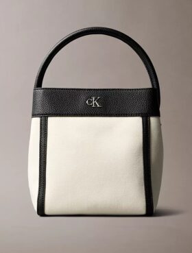 Bolso tipo cubo de lona Monogram
