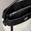 Bolso tipo cubo de lona Monogram Bolso tipo cubo de lona Monogram