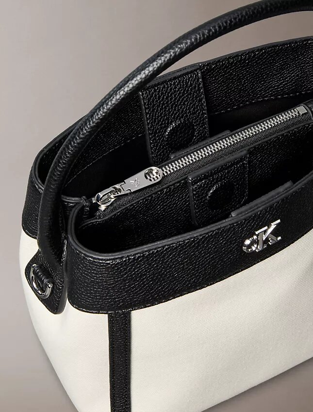 Bolso tipo cubo de lona Monogram Bolso tipo cubo de lona Monogram