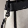 Bolso tipo cubo de lona Monogram Bolso tipo cubo de lona Monogram