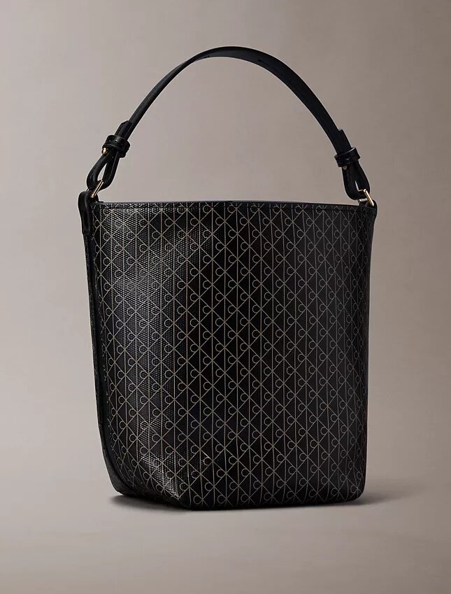 Bolso tipo cubo pequeño con estampado de logotipo en todo el diseño y bolsillo interior Bolso tipo cubo pequeño con estampado de logotipo en todo el diseño y bolsillo interior