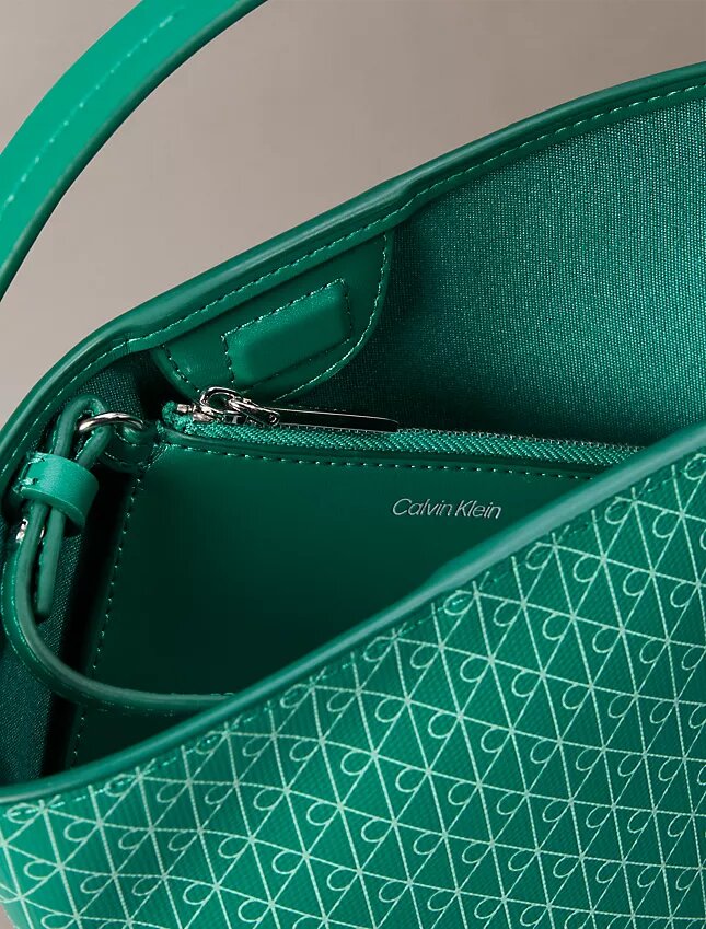 Bolso tipo cubo pequeño con estampado de logotipo en todo el diseño y bolsillo interior Bolso tipo cubo pequeño con estampado de logotipo en todo el diseño y bolsillo interior