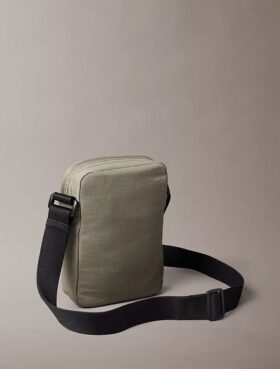 Bolso tipo reporter de nailon
