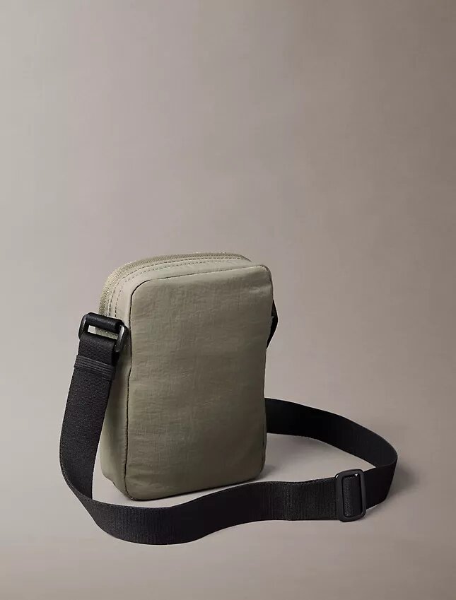 Bolso tipo reporter de nailon Bolso tipo reporter de nailon