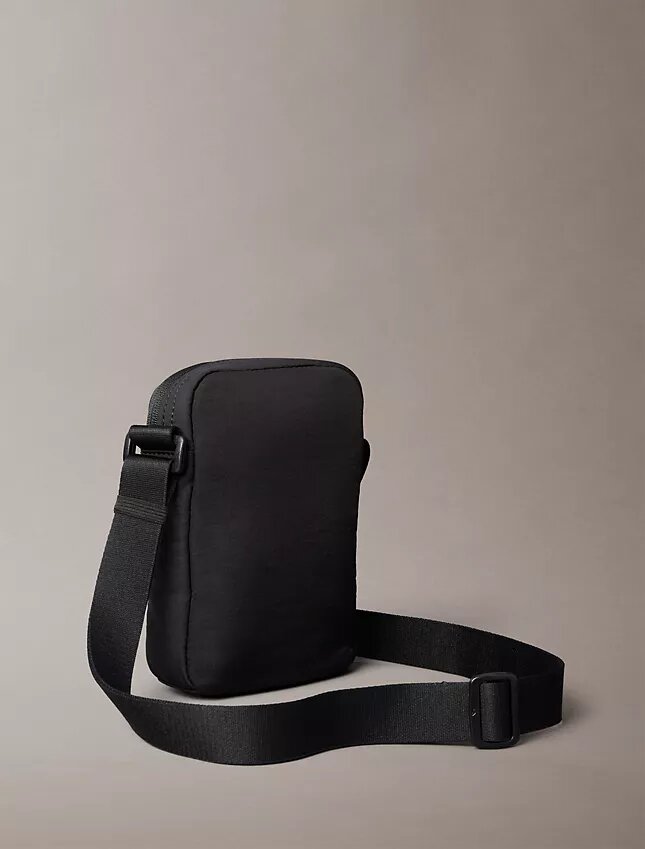 Bolso tipo reporter de nailon Bolso tipo reporter de nailon
