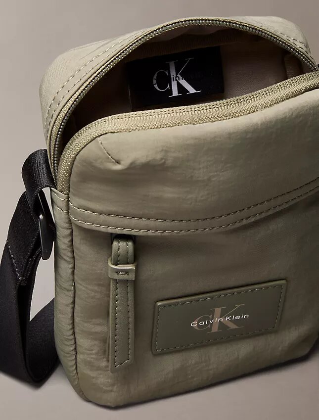 Bolso tipo reporter de nailon Bolso tipo reporter de nailon