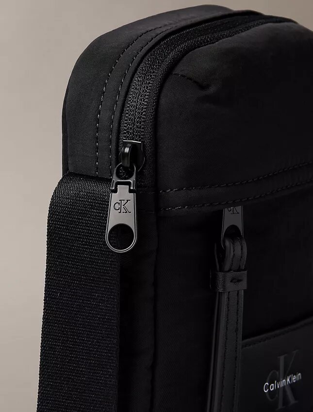 Bolso tipo reporter de nailon Bolso tipo reporter de nailon