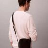 Bolso tipo reportero delgado con logotipo