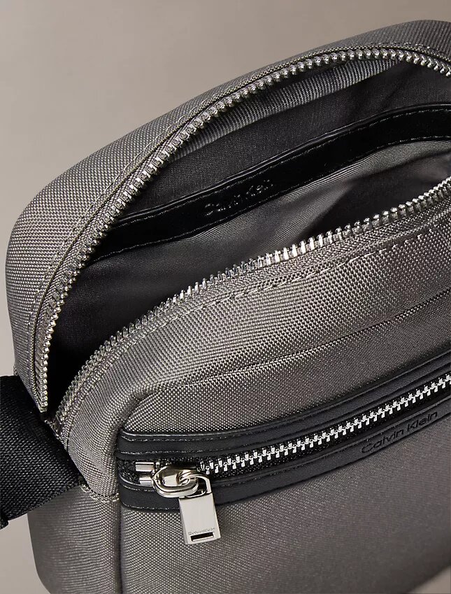 Bolso tipo reportero estructurado Bolso tipo reportero estructurado