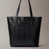 Bolso tote con el logotipo del emblema por toda la superficie