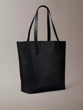 Bolso tote con el logotipo del emblema por toda la superficie
