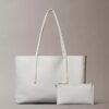 Bolso tote con el logotipo del emblema por toda la superficie y bolsillo Bolso tote con el logotipo del emblema por toda la superficie y bolsillo