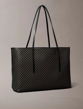 Bolso tote con el logotipo del emblema por toda la superficie y bolsillo