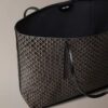 Bolso tote con el logotipo del emblema por toda la superficie y bolsillo Bolso tote con el logotipo del emblema por toda la superficie y bolsillo