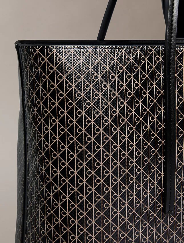Bolso tote con el logotipo del emblema por toda la superficie y bolsillo Bolso tote con el logotipo del emblema por toda la superficie y bolsillo