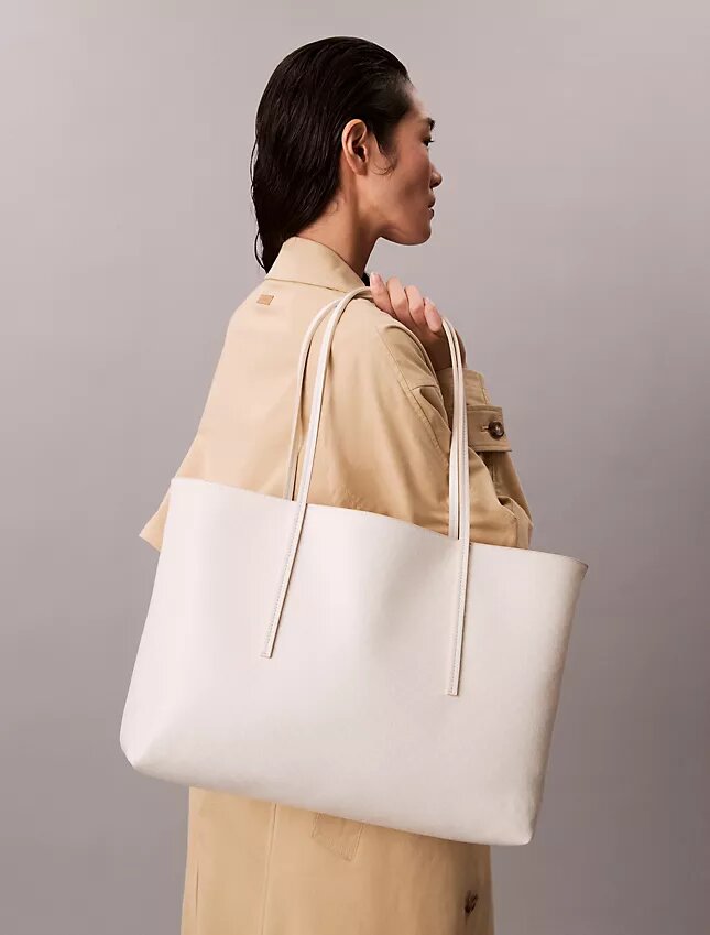 Bolso tote con el logotipo del emblema por toda la superficie y bolsillo Bolso tote con el logotipo del emblema por toda la superficie y bolsillo